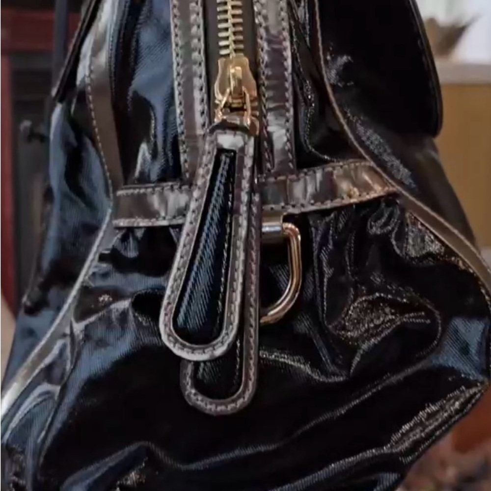 Gucci Black and Gold Satchel with Classic Design - Picture 5 of 16